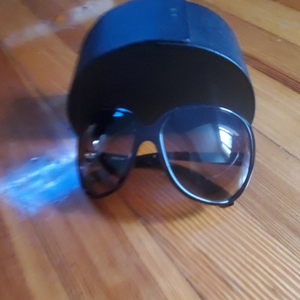 Prada sunglasses - Picture 5 of 6